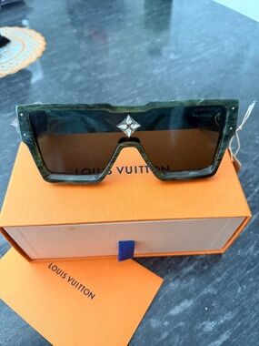 Louis Vuitton Green Marbled cyclone Sunglasses E